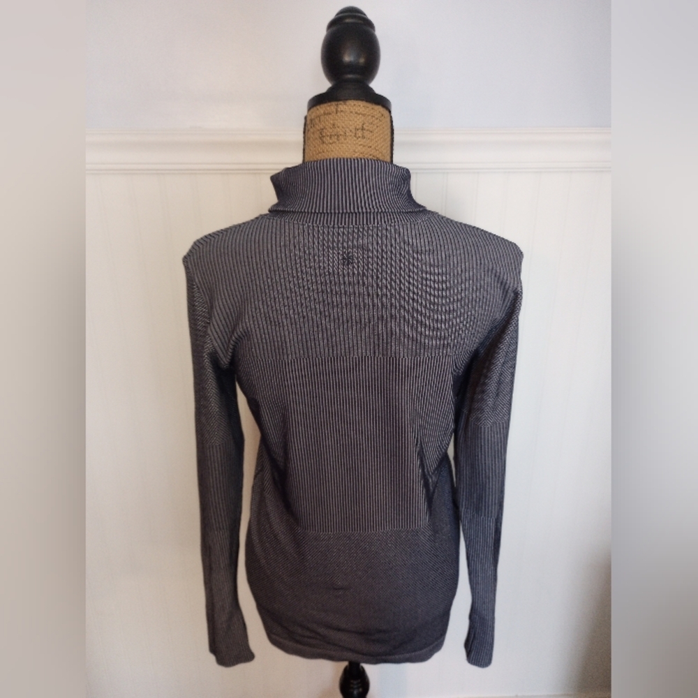 Athleta Flurry Blizzard Rib Turtleneck • Size L • Navy • Stretchy Base Layer EUC - Picture 3 of 11